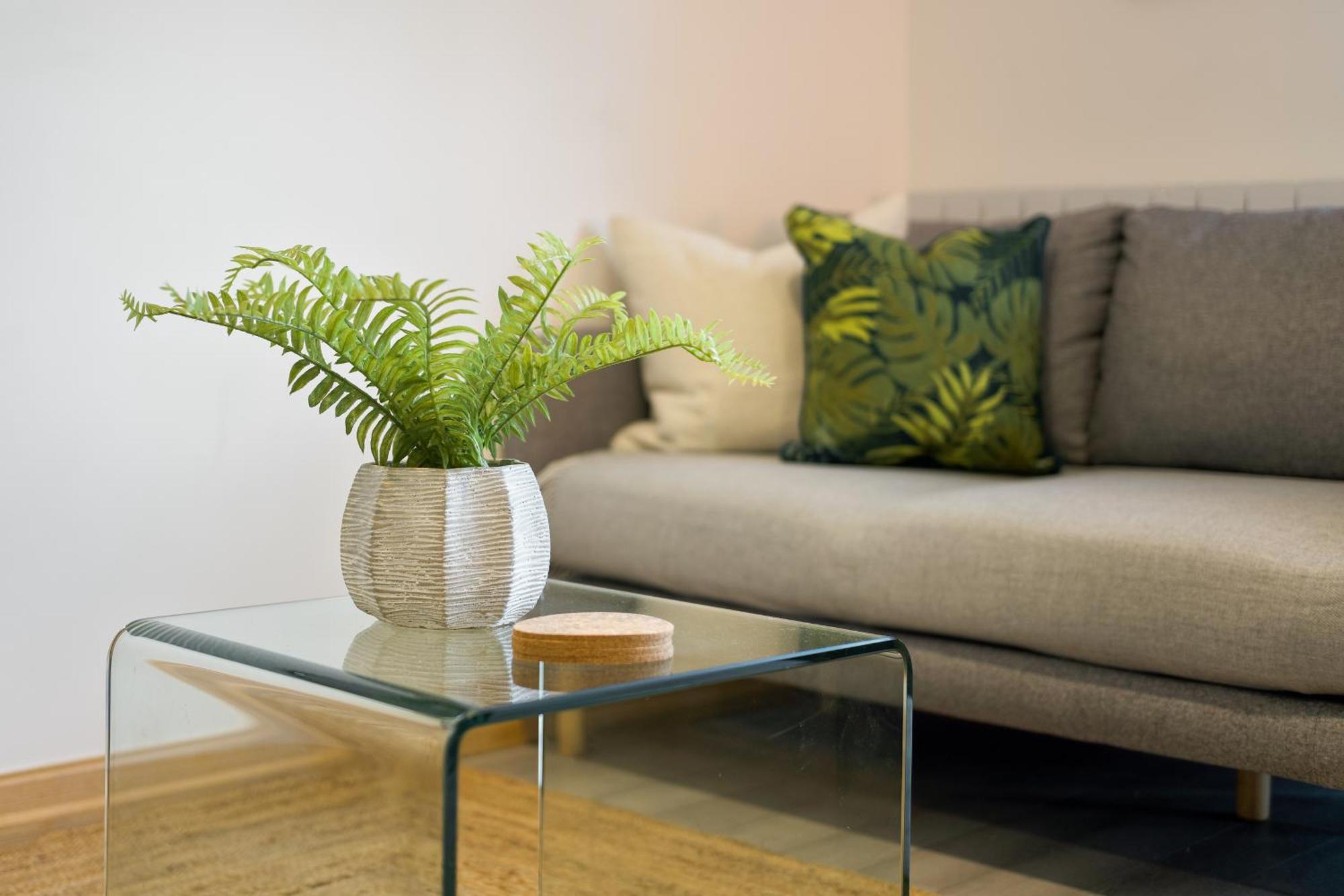 Large, Newly Renovated, Three Bedroom Town Centre Split Level Apartment With Free Parking, Sleeps Seven - Walking Distance To Beach Bournemouth Bagian luar foto